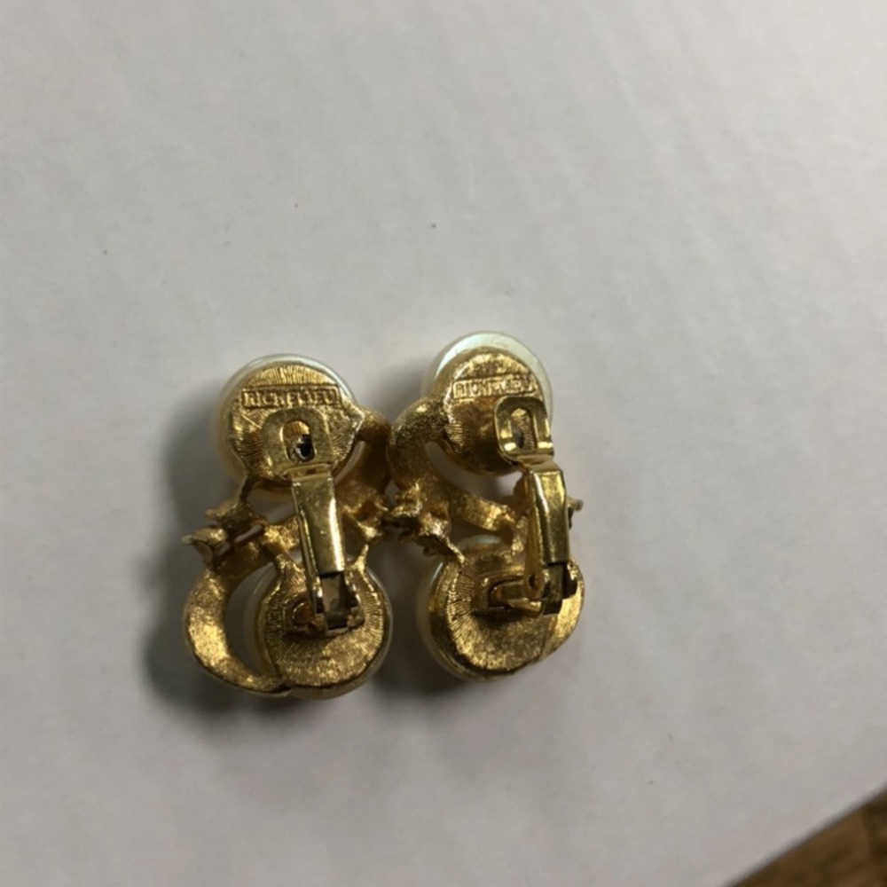 Vintage Richelieu Pearl Clip On Earrings - image 5